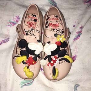 Mini Melissa kissing Disney twins size 9